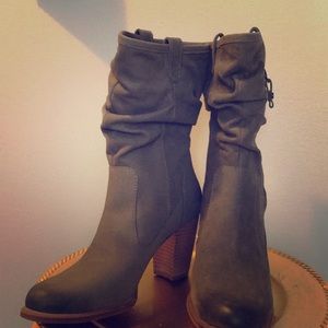 Never worn Gray UGG Boots